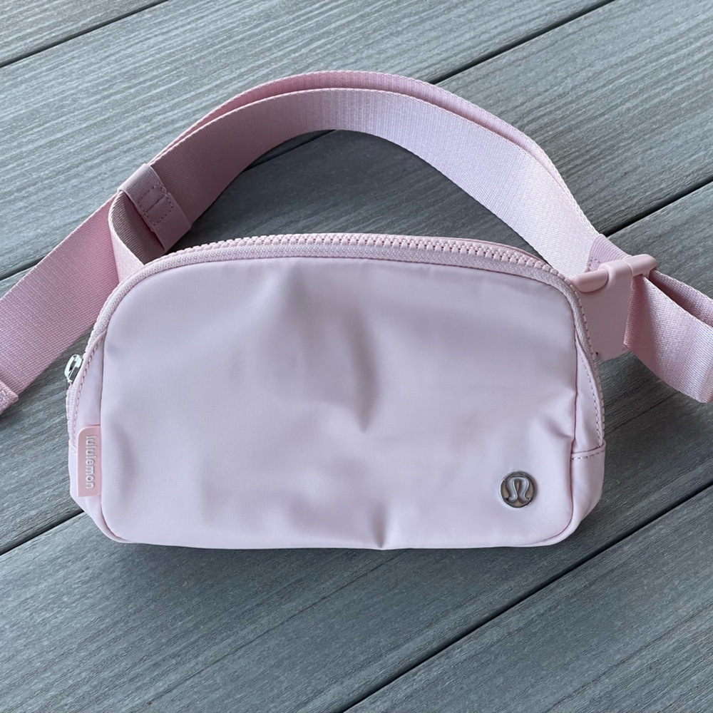 LIKE NEW!! Lululemon Athletica Light Pink Crossbody Bag 1L